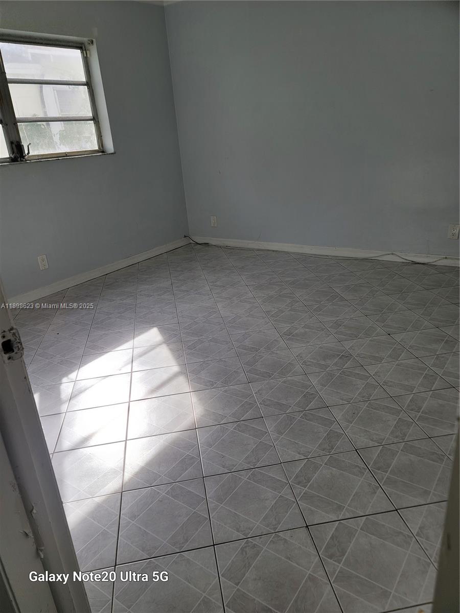CYPRESS GARDENS CONDOMINI - Residential Lease