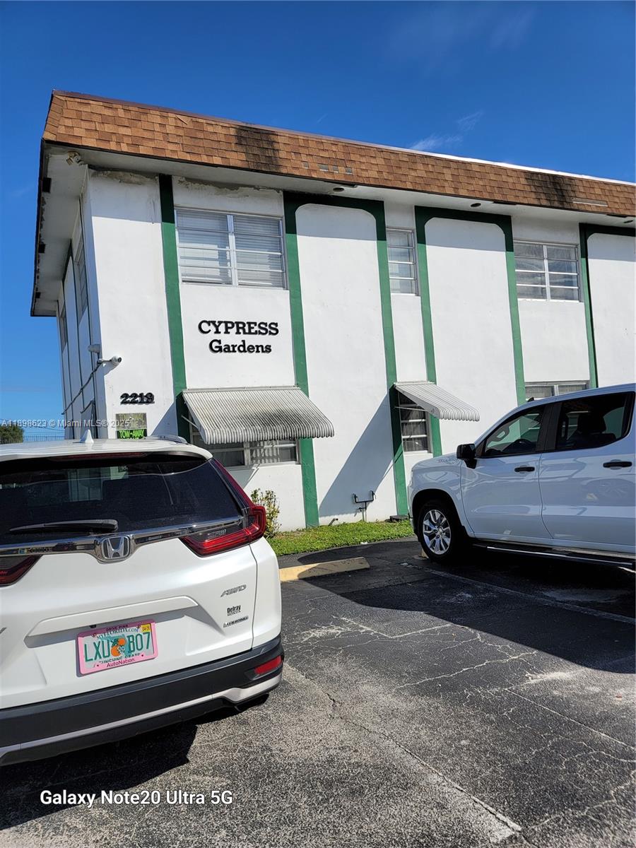 CYPRESS GARDENS CONDOMINI - Residential Lease