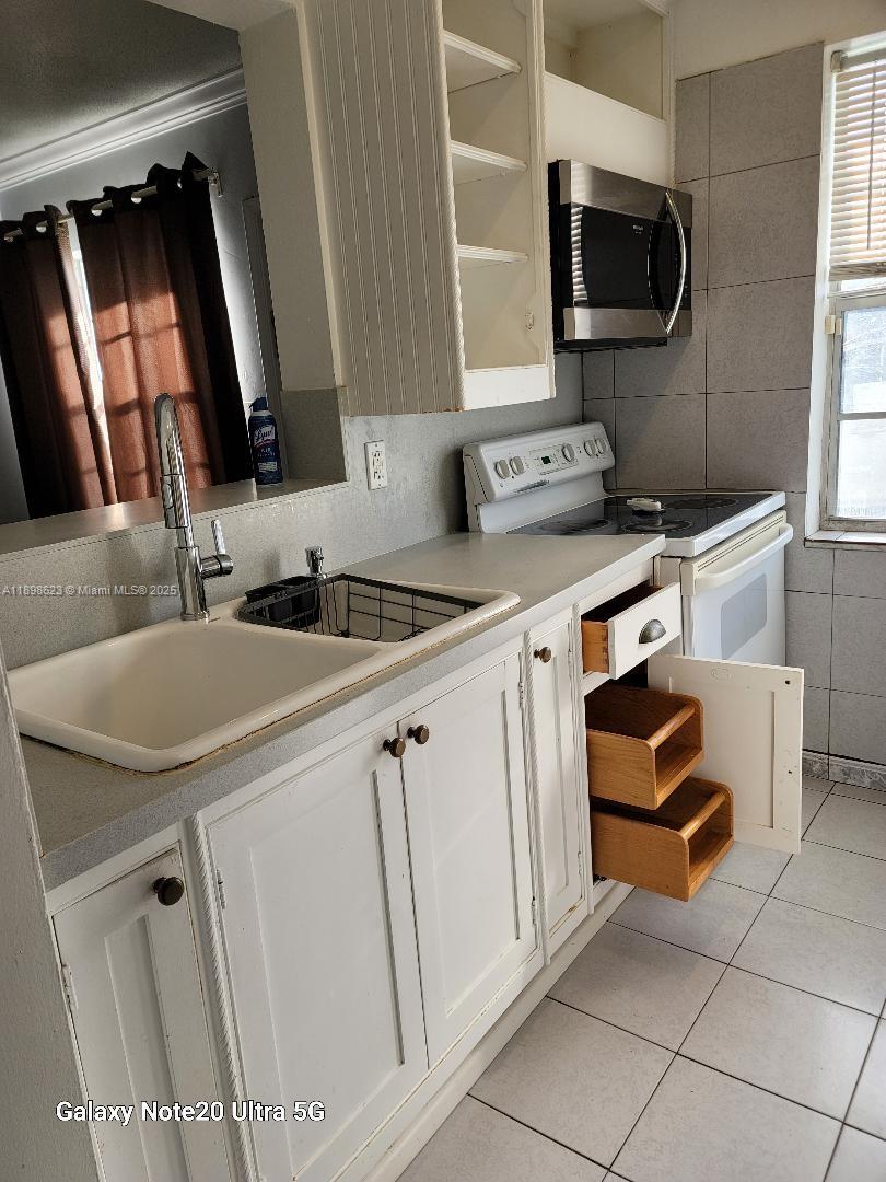 CYPRESS GARDENS CONDOMINI - Residential Lease