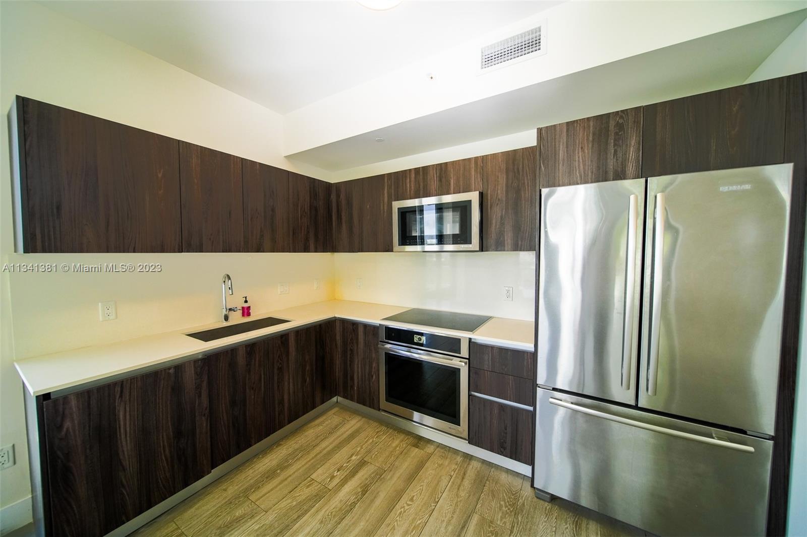 Photo 6 of 20 of 2960 NE 207th St 610 condo