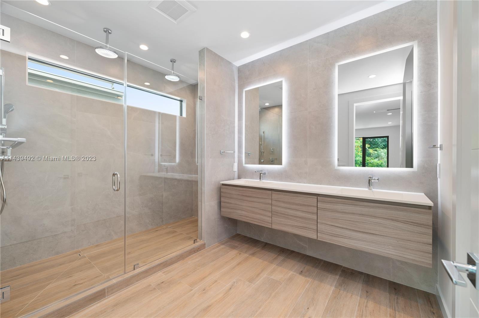 LINCOLN MANOR - Residential