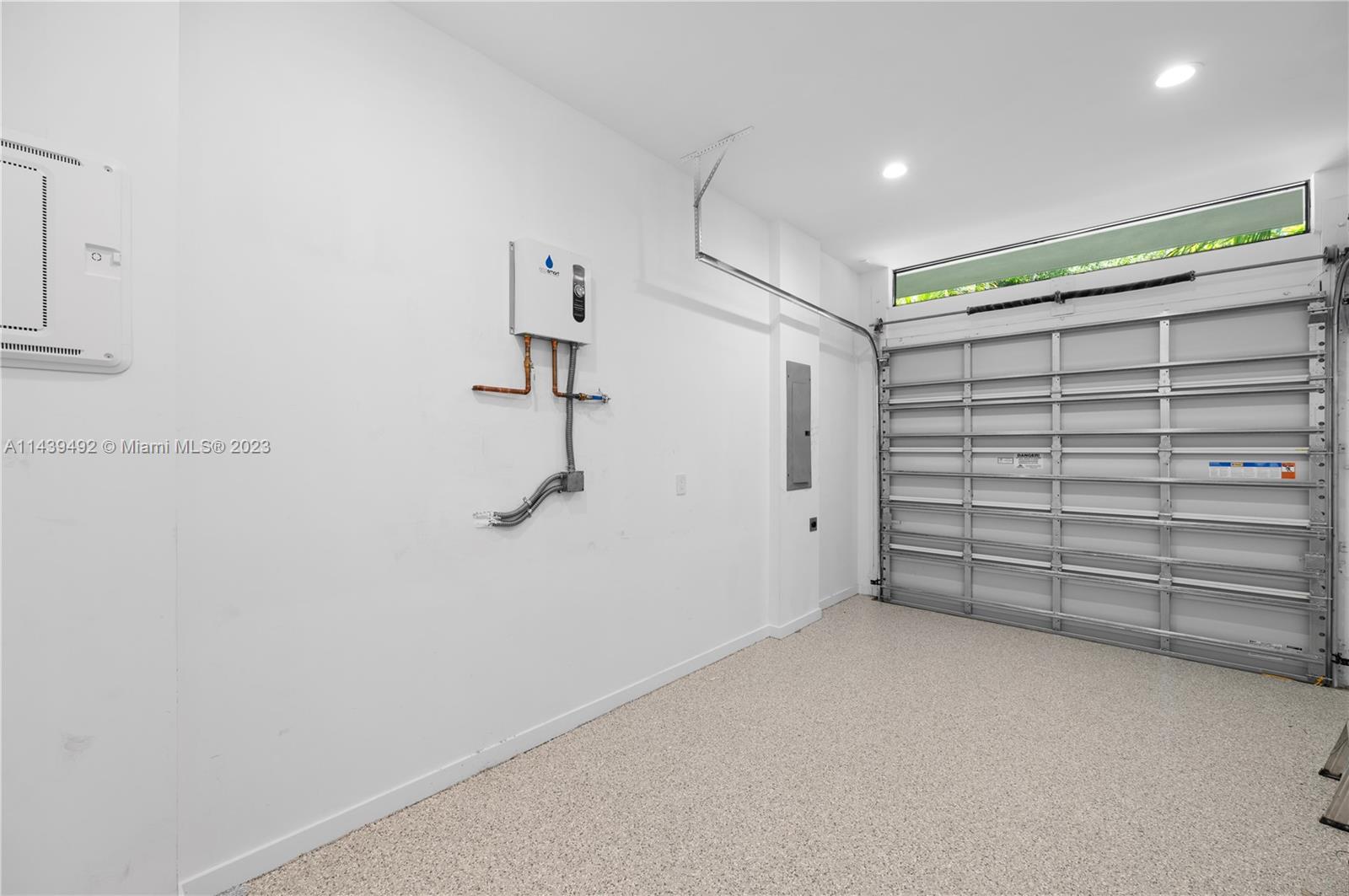 LINCOLN MANOR - Residential