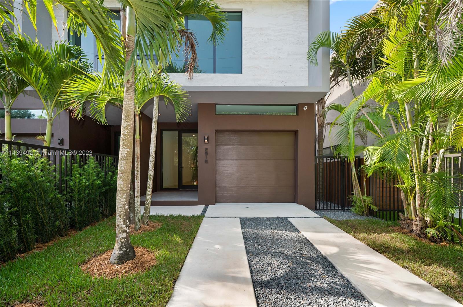 LINCOLN MANOR - Residential