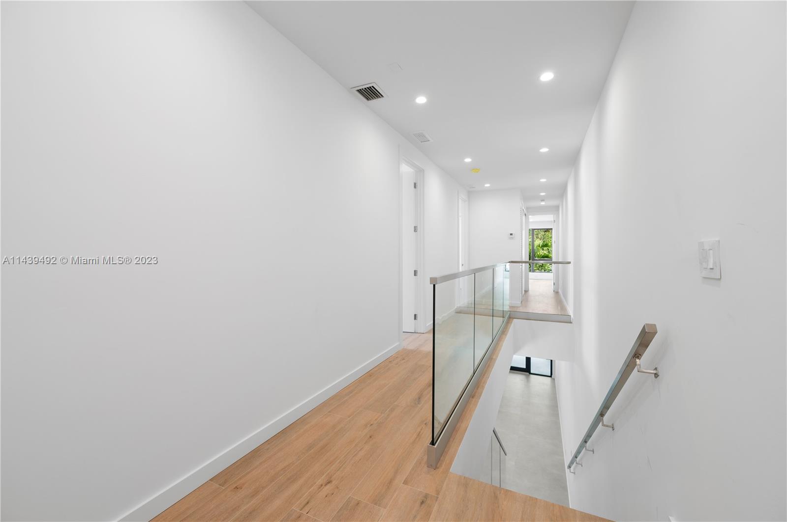 LINCOLN MANOR - Residential