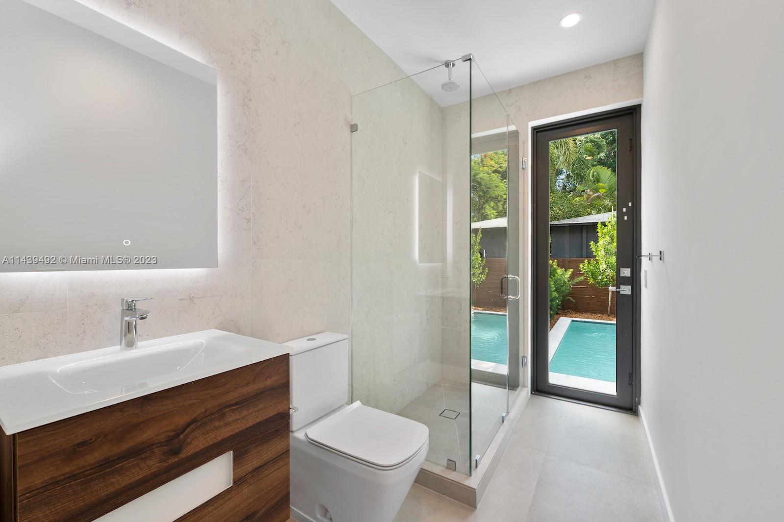 LINCOLN MANOR - Residential