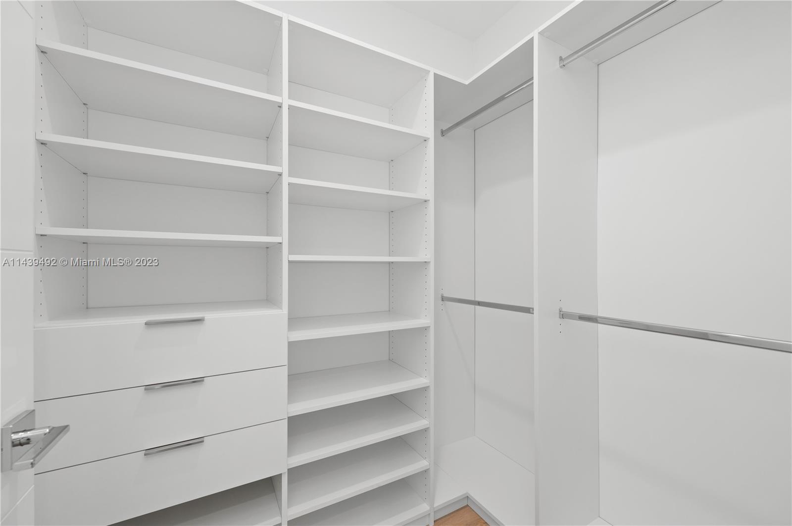 LINCOLN MANOR - Residential