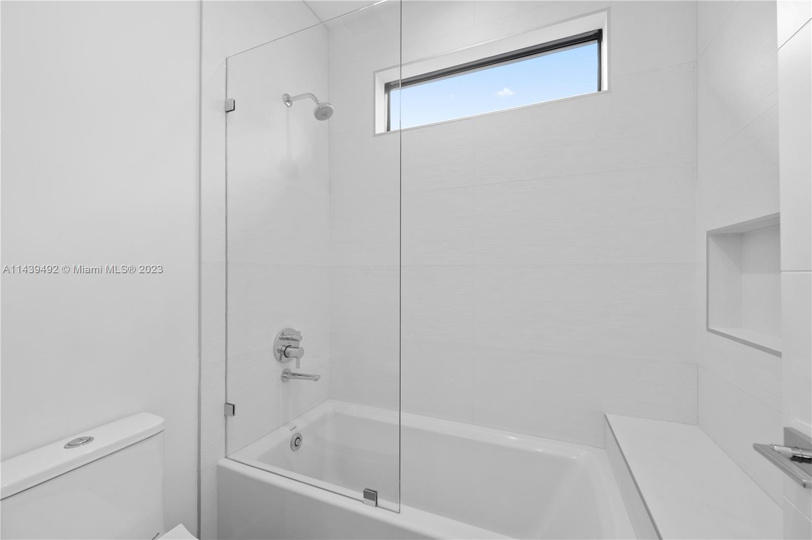 LINCOLN MANOR - Residential