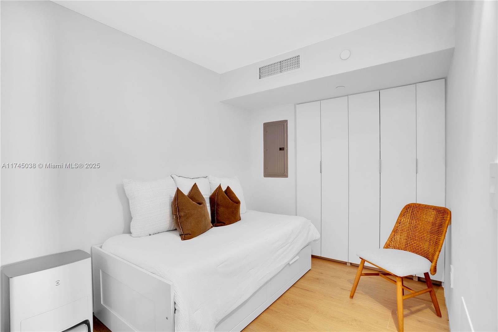 CARLISLE ON THE OCEAN CON - Residential Lease