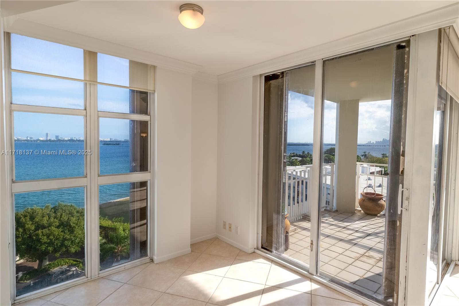 THE TOWERS OF QUAYSIDE CO - Residential