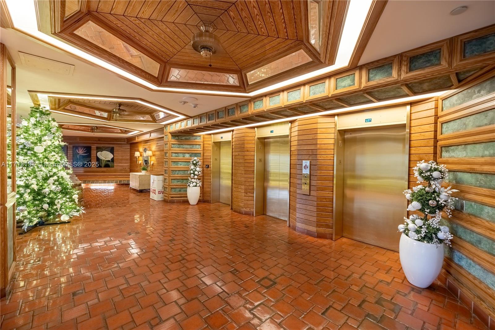 THE TOWERS OF QUAYSIDE CO - Residential