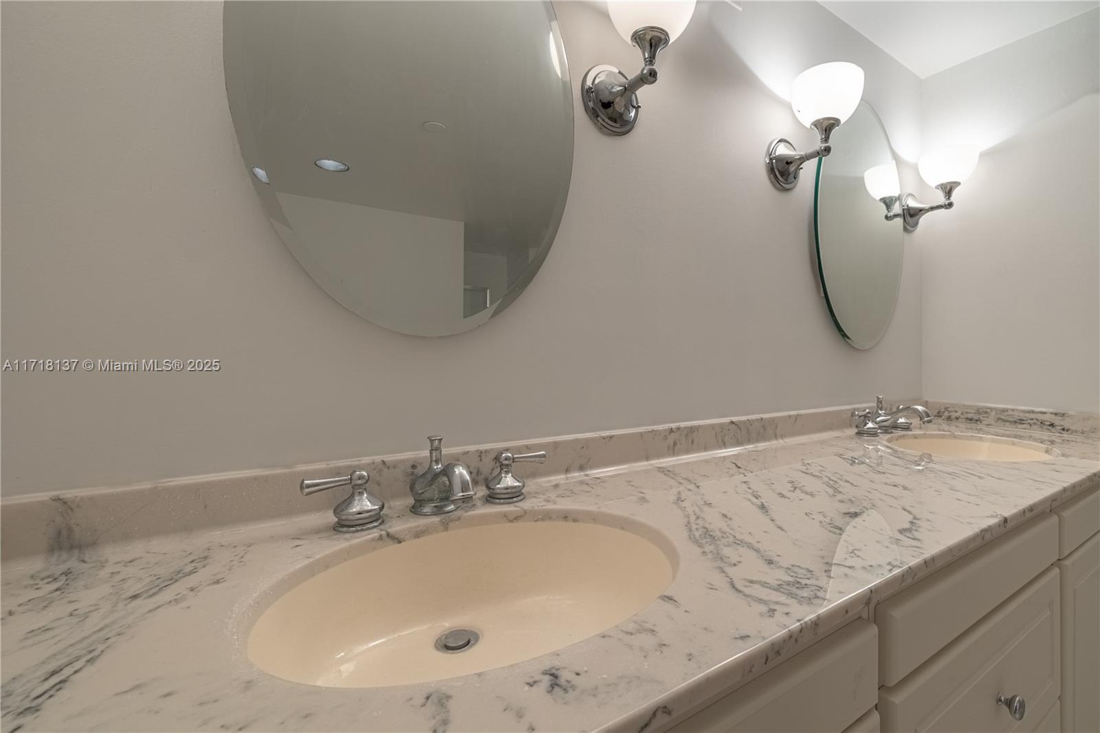 THE TOWERS OF QUAYSIDE CO - Residential