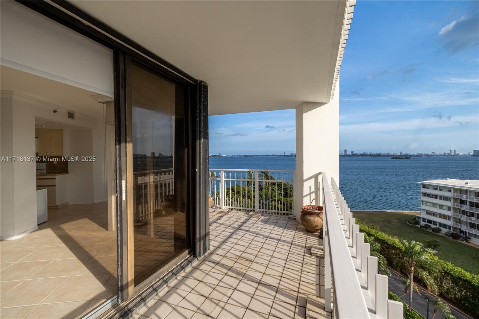 THE TOWERS OF QUAYSIDE CO - Residential