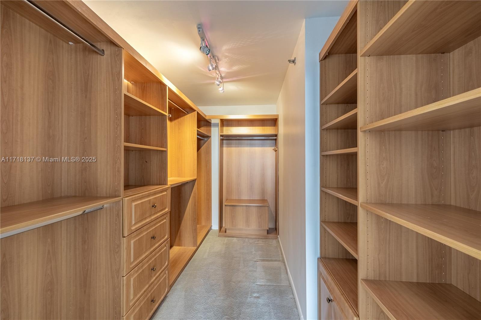 THE TOWERS OF QUAYSIDE CO - Residential