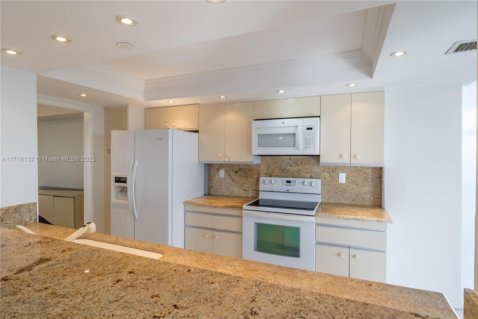 THE TOWERS OF QUAYSIDE CO - Residential