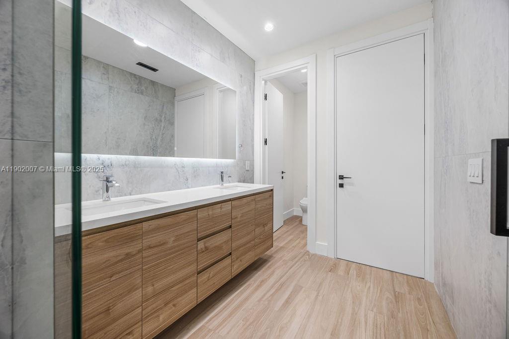 VICTORIA PARK CORR AMEN P - Residential