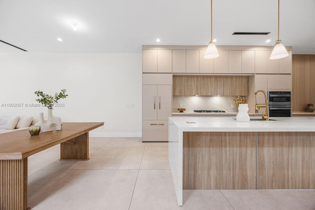 VICTORIA PARK CORR AMEN P - Residential