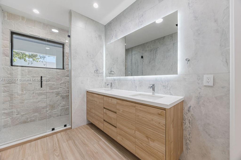 VICTORIA PARK CORR AMEN P - Residential