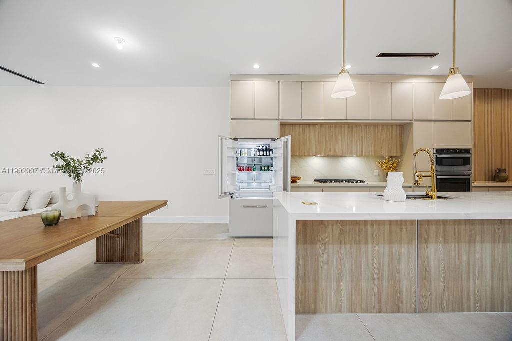VICTORIA PARK CORR AMEN P - Residential