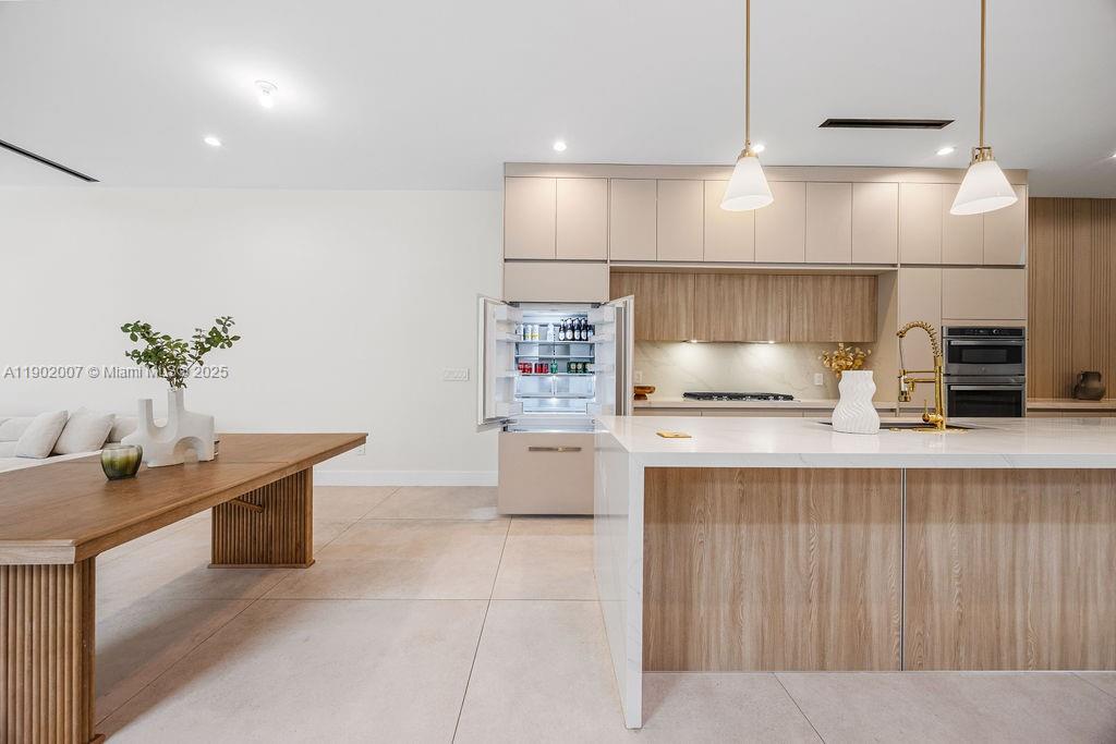 VICTORIA PARK CORR AMEN P - Residential