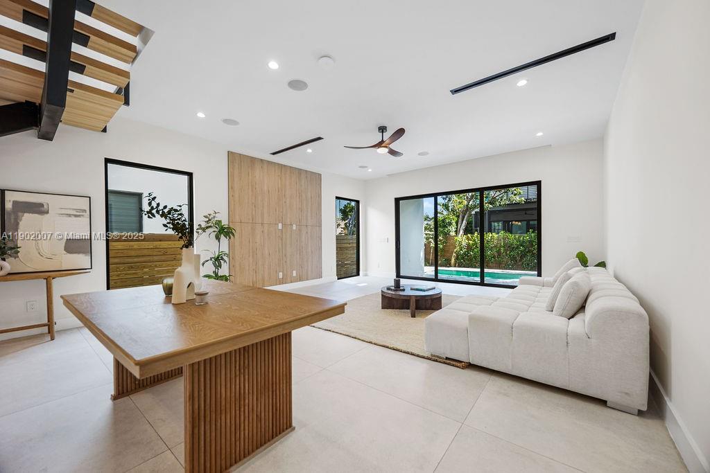 VICTORIA PARK CORR AMEN P - Residential