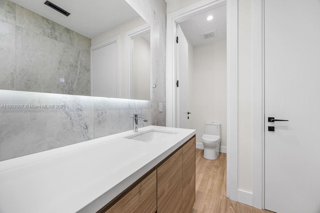 VICTORIA PARK CORR AMEN P - Residential