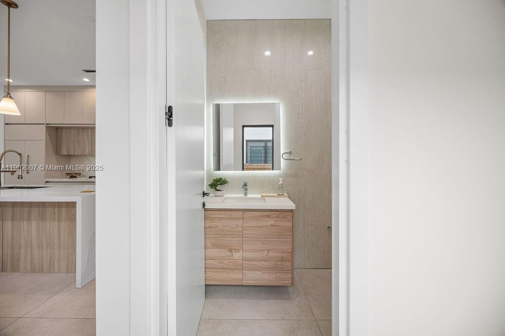 VICTORIA PARK CORR AMEN P - Residential