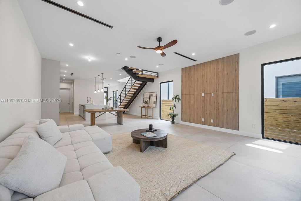 VICTORIA PARK CORR AMEN P - Residential