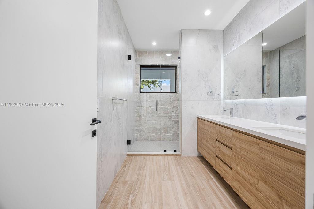 VICTORIA PARK CORR AMEN P - Residential