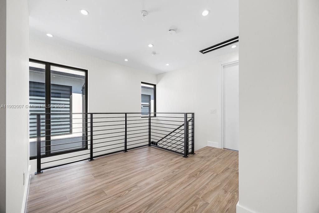 VICTORIA PARK CORR AMEN P - Residential