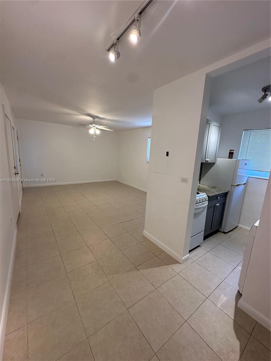 SUNRISE CLUB CONDO - Residential Lease