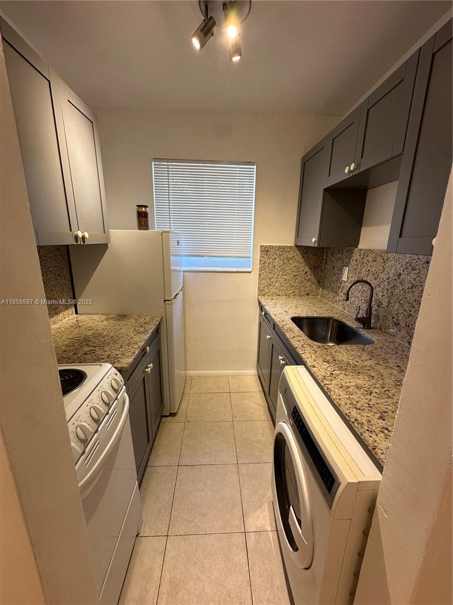 SUNRISE CLUB CONDO - Residential Lease