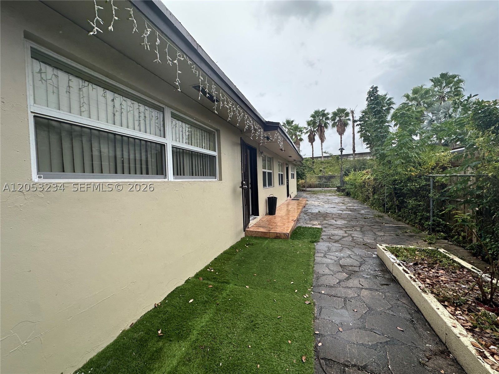280 NW 39th St *