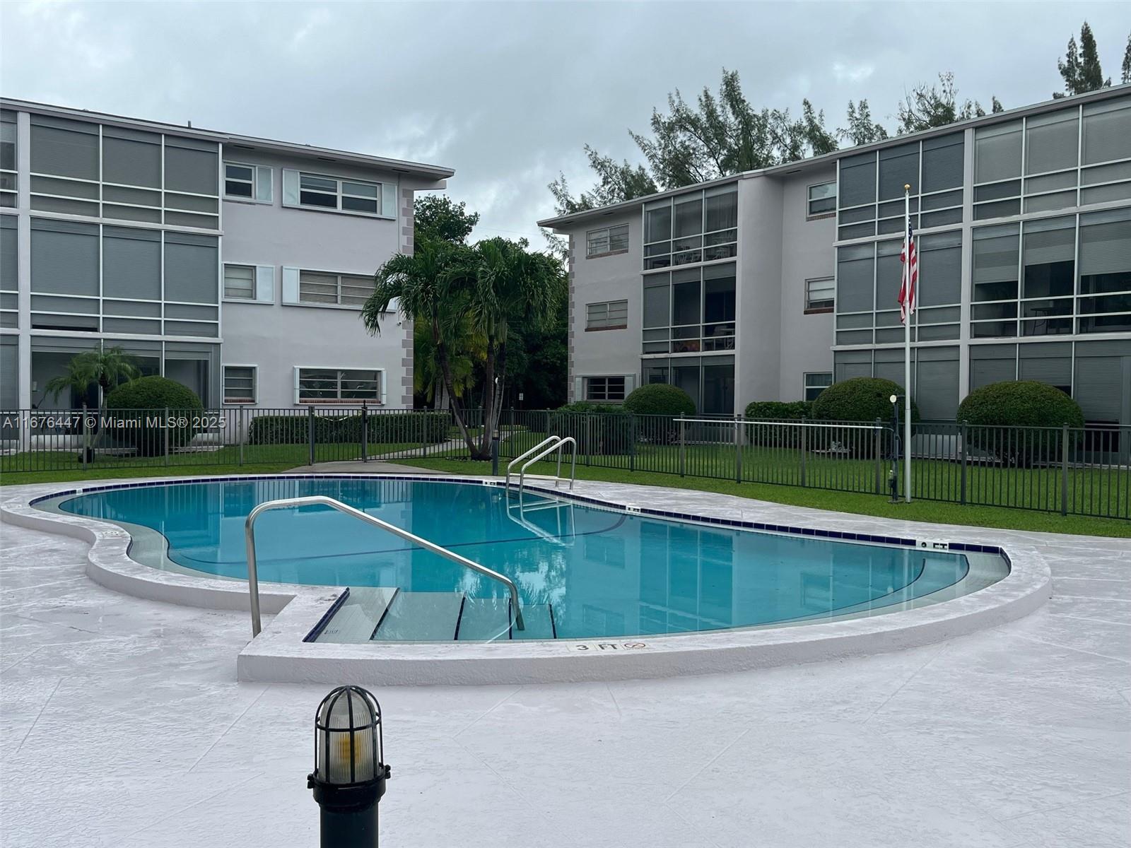 GOLDEN ISLES CONDO APTS - Residential