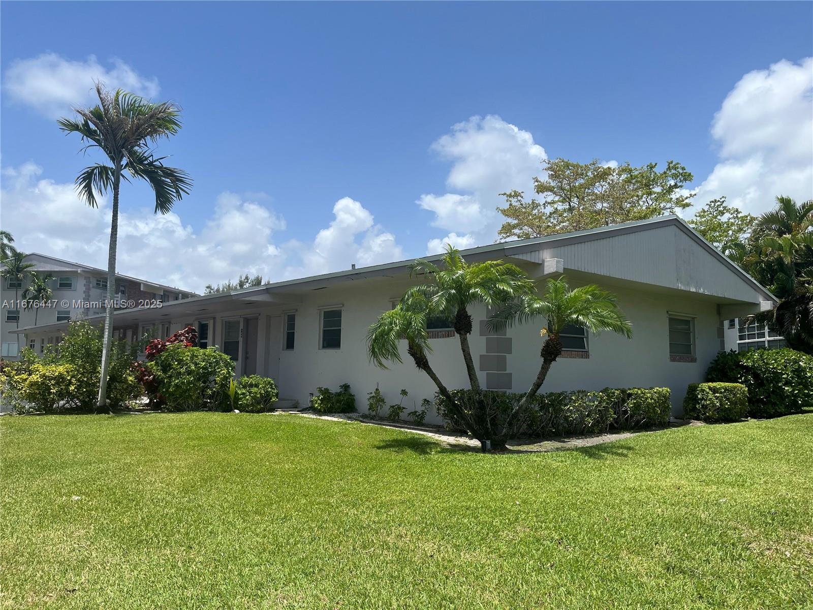 Property for Sale at 700 Layne Blvd 124, Hallandale Beach, Broward County, Florida - Bedrooms: 1 
Bathrooms: 1  - $249,900