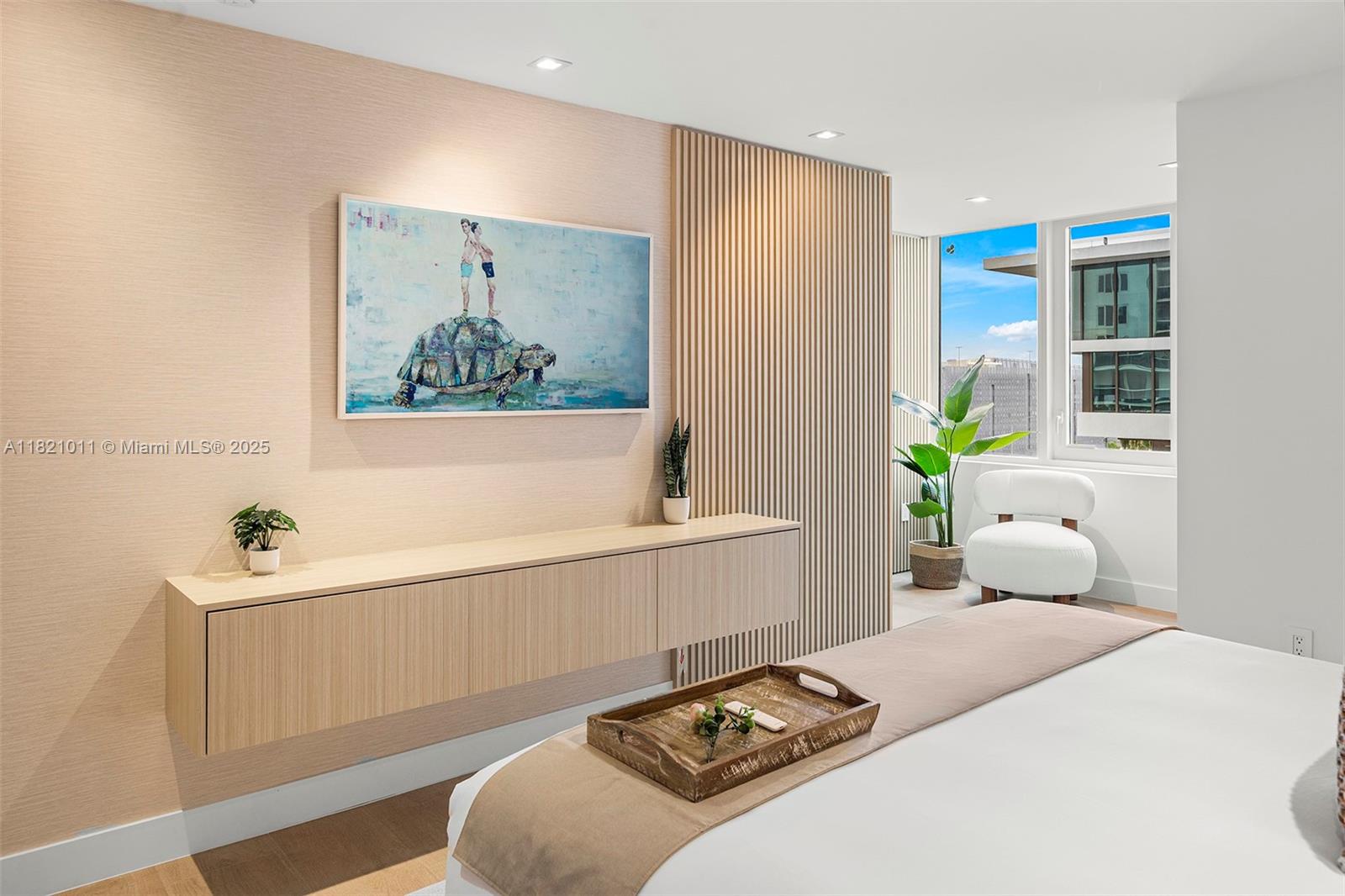 2301 Collins Ave 630