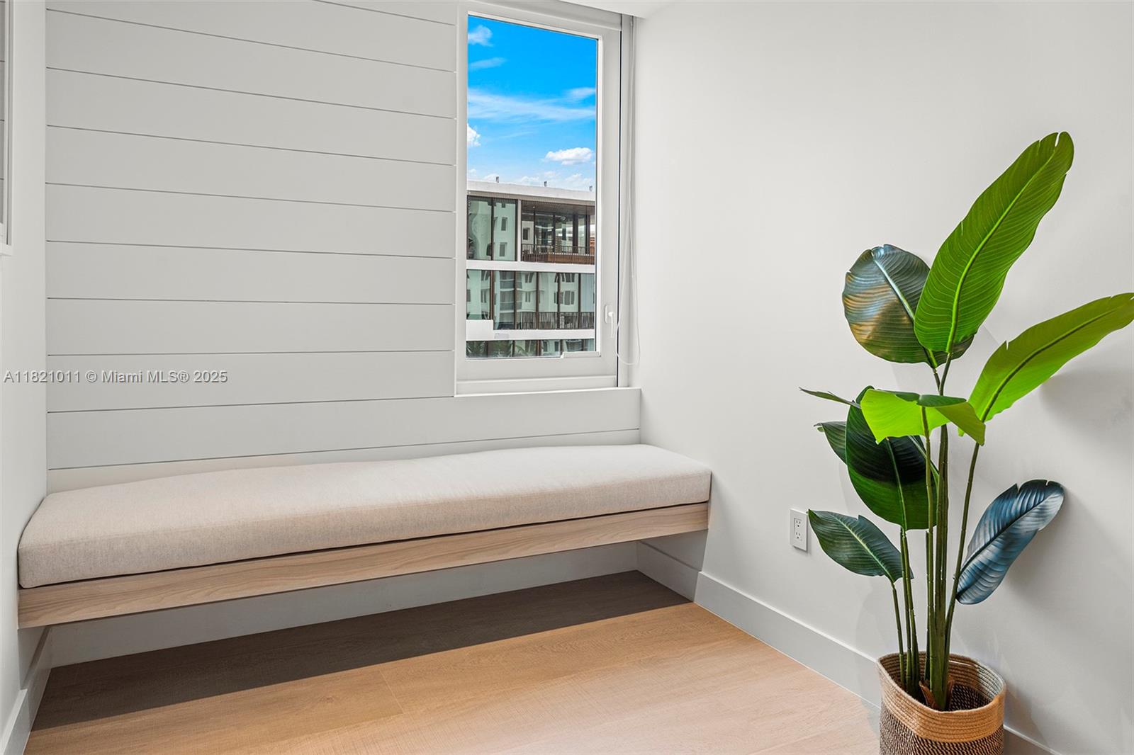 RONEY PALACE CONDO - Residential Lease