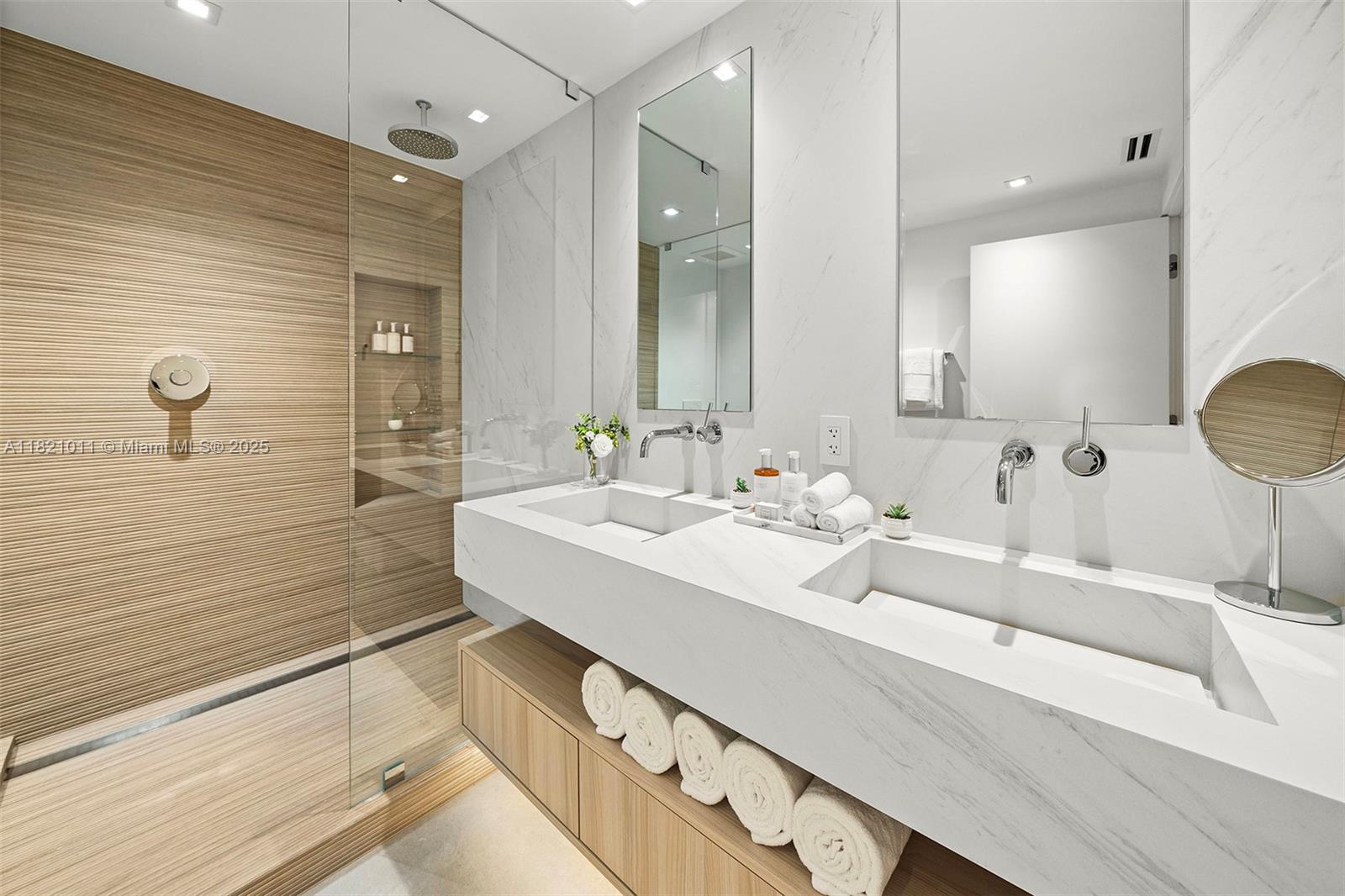 RONEY PALACE CONDO - Residential Lease