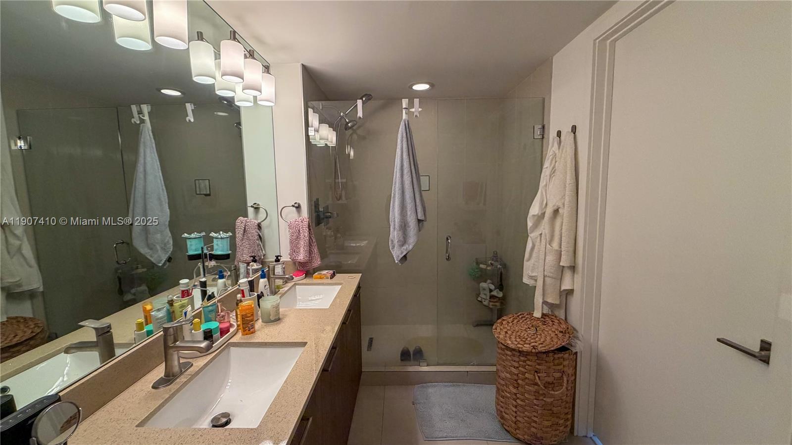 5252 PASEO CONDO - Residential Lease