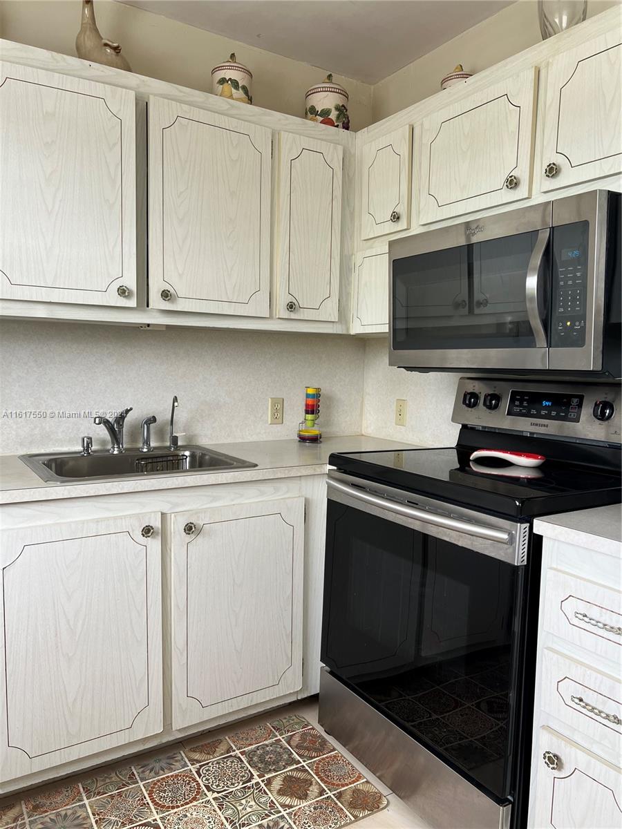 SUFFOLK AT CENTURY VILLAG - Residential