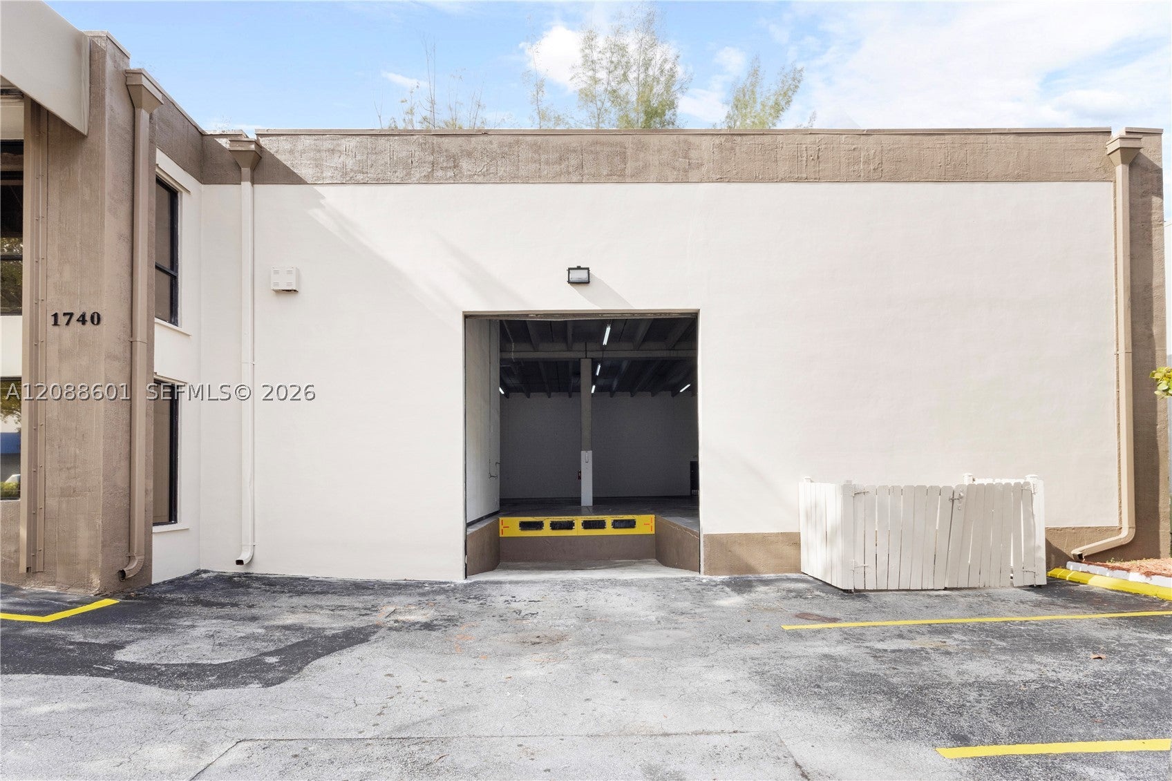 1740 NW 93 AV 1740