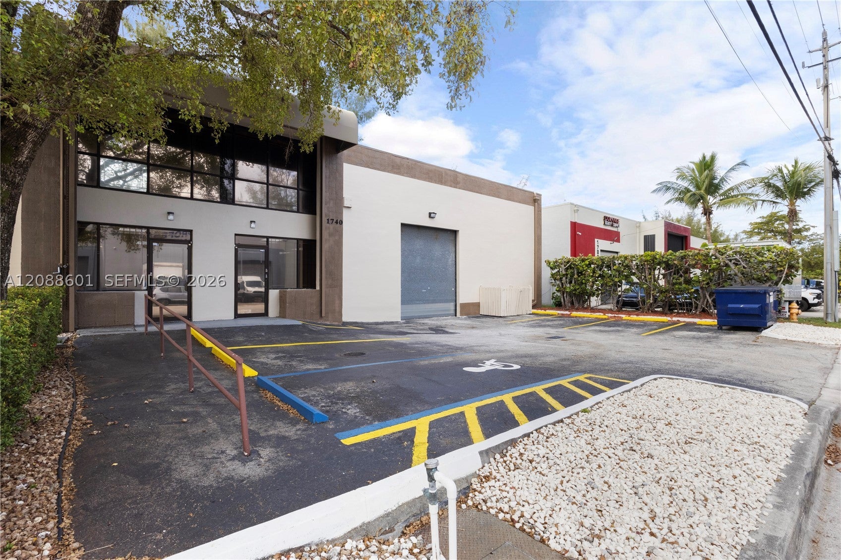 1740 NW 93 AV 1740