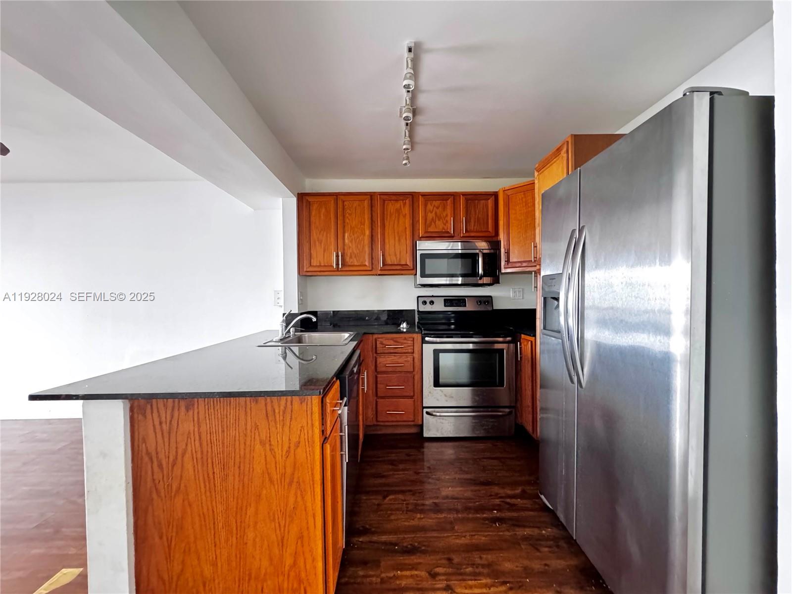 WEST OAKS CONDO - Residential