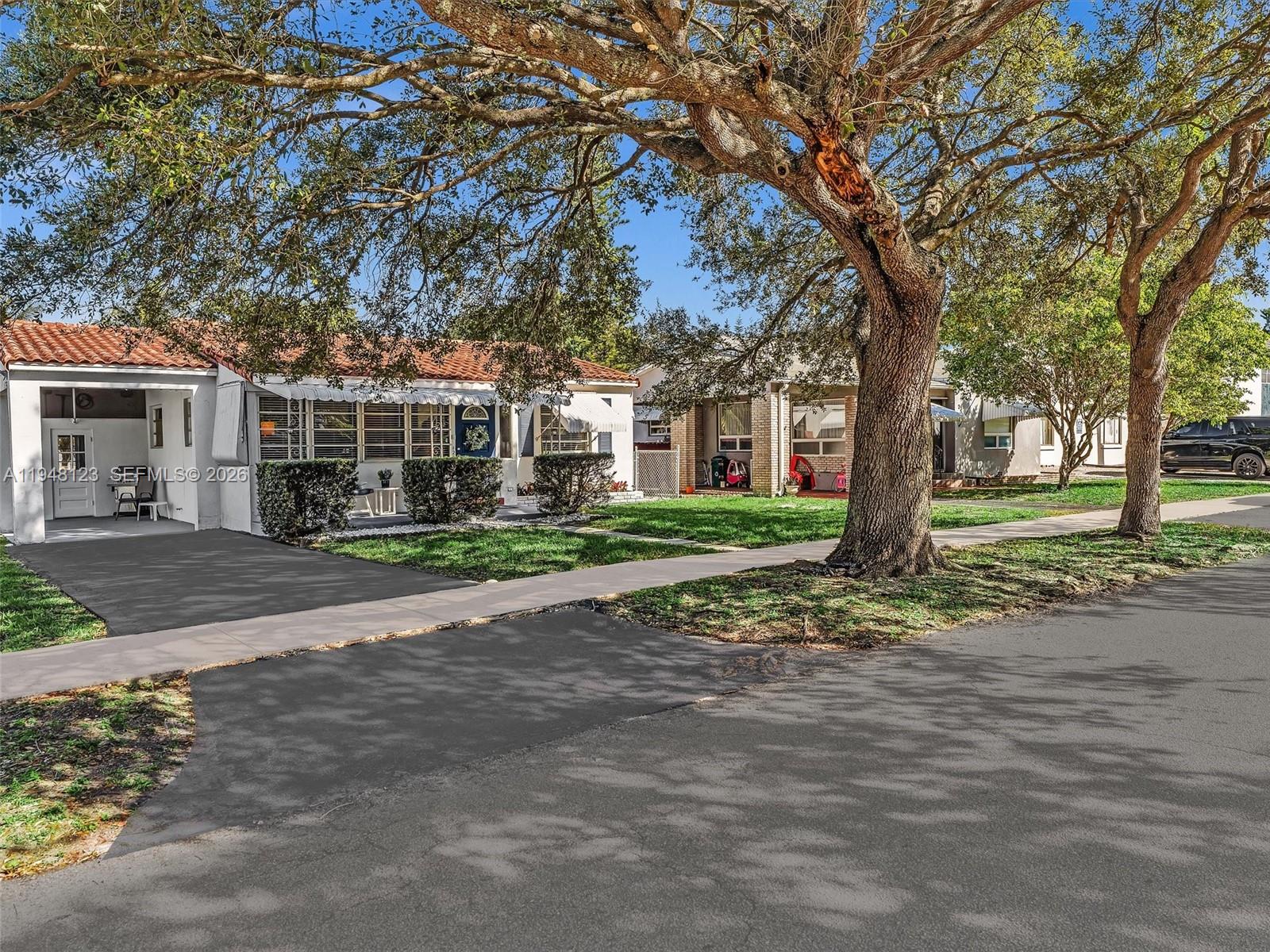 HOLLYWOOD PARK - Residential