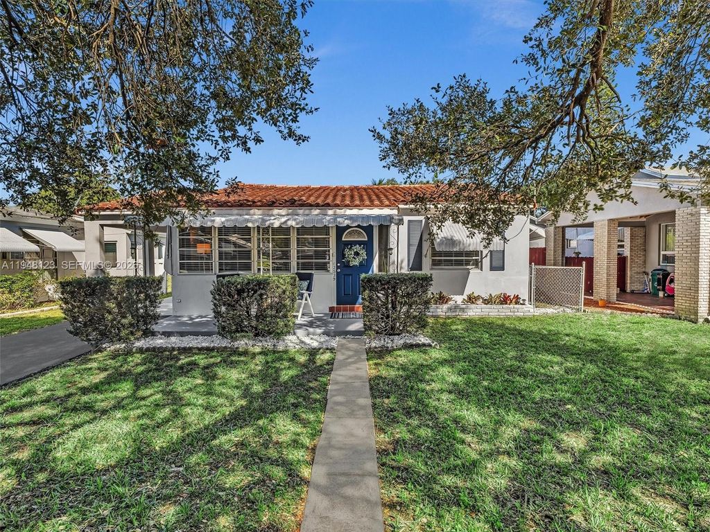 Photo of 2539 Cleveland St, Hollywood, FL 33020 (MLS # A11948123)