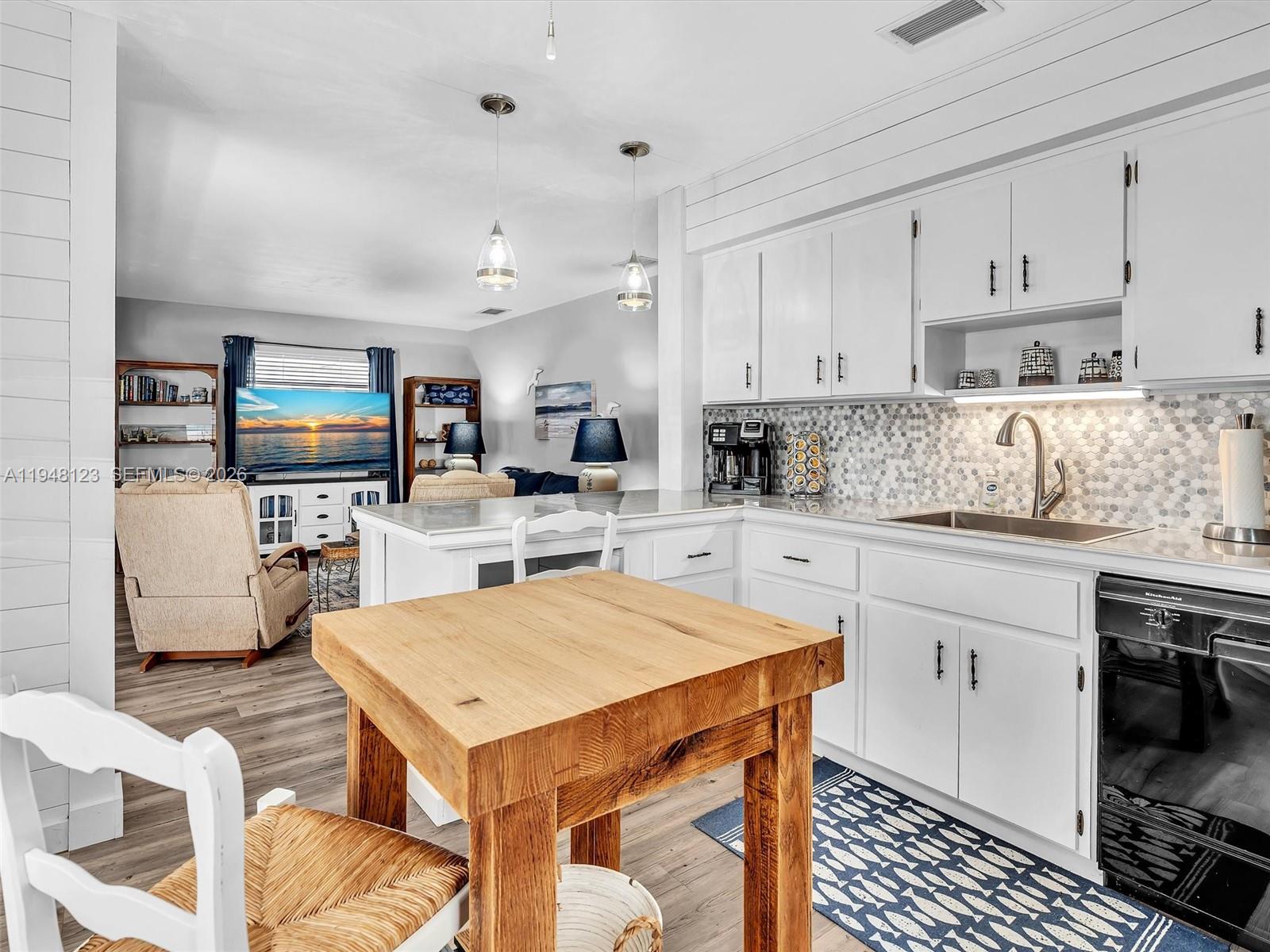 HOLLYWOOD PARK - Residential