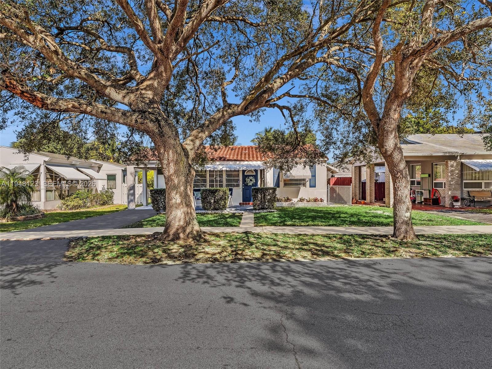 HOLLYWOOD PARK - Residential