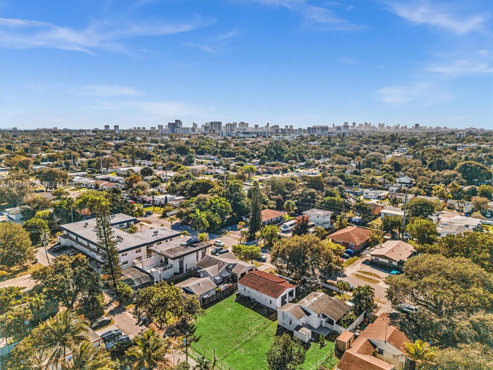 HOLLYWOOD PARK - Residential