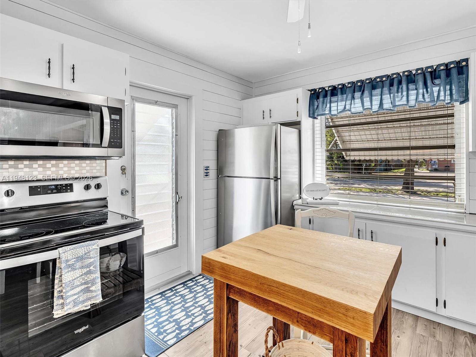 HOLLYWOOD PARK - Residential