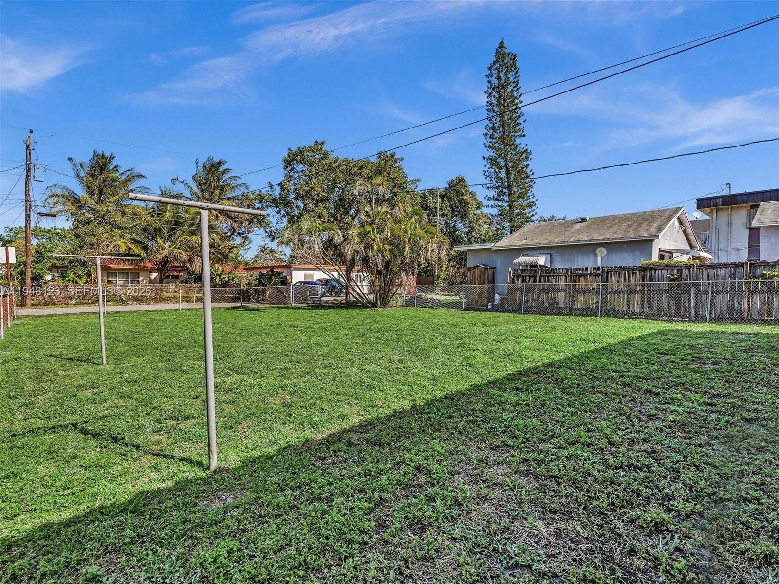 HOLLYWOOD PARK - Residential