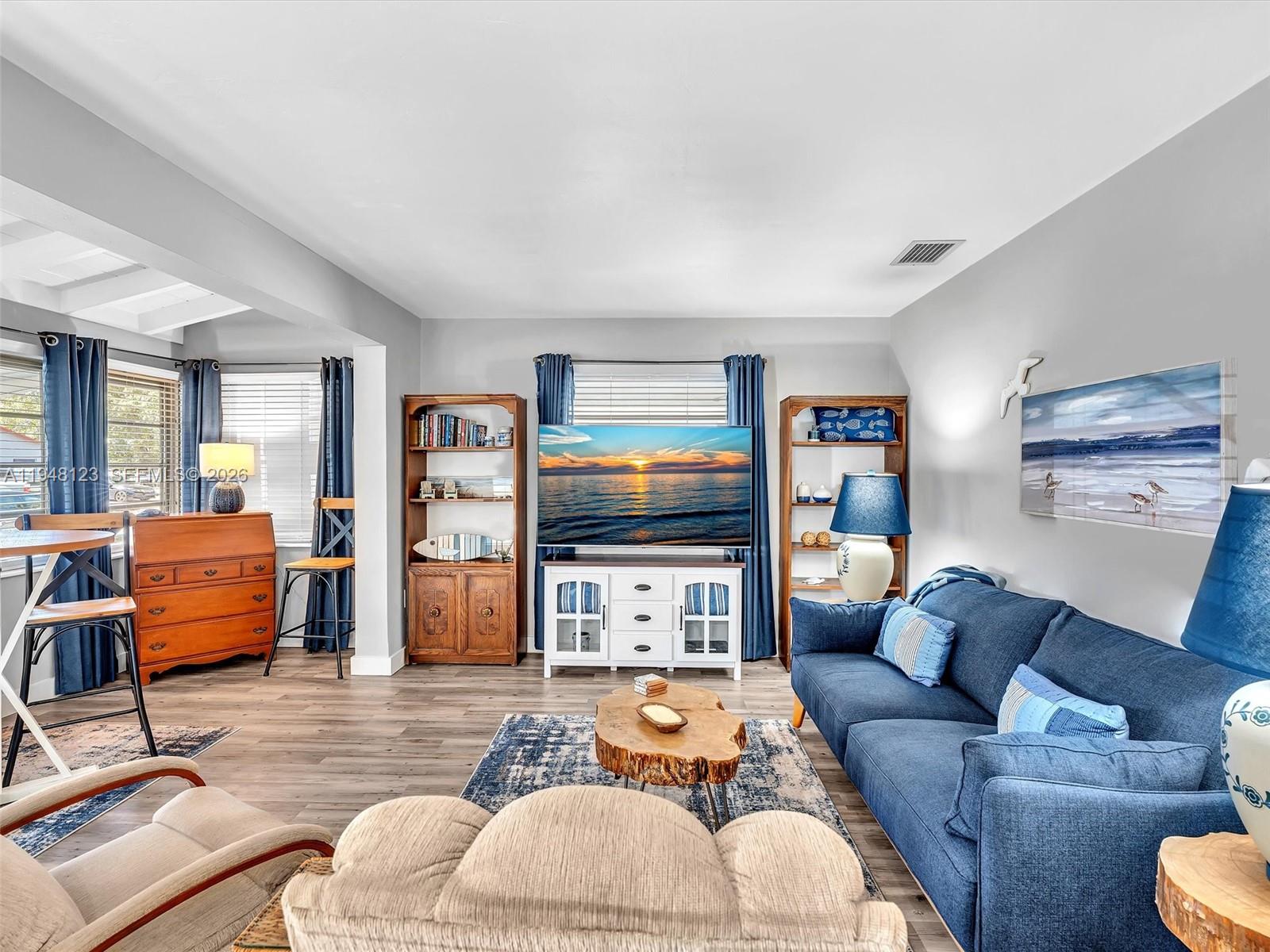 HOLLYWOOD PARK - Residential